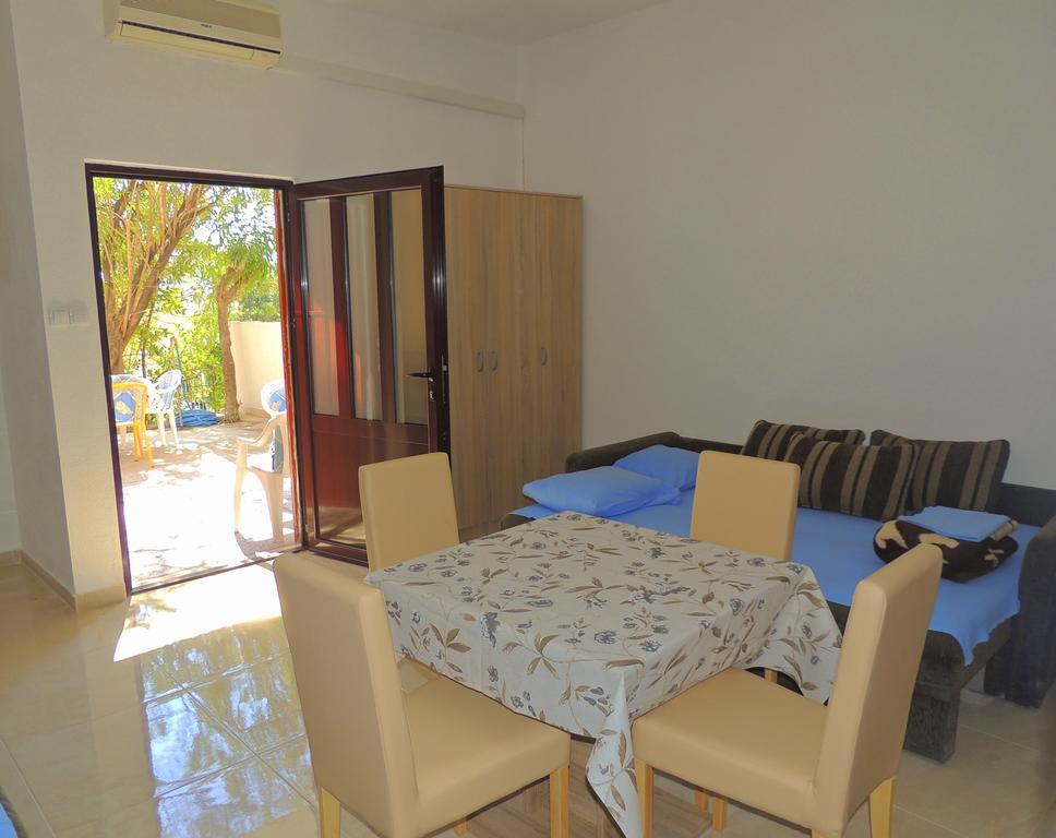 Guest House Jelena บุดวา ภายนอก รูปภาพ