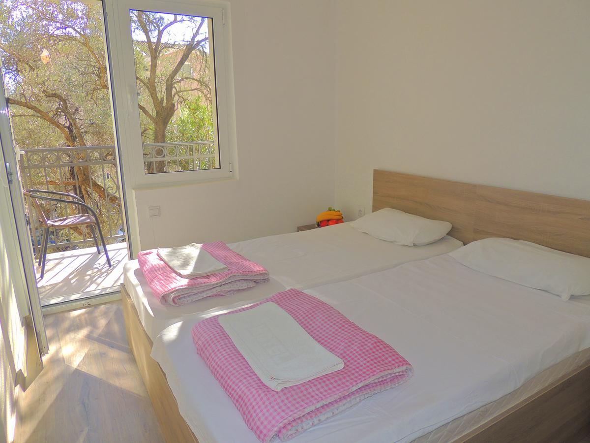Guest House Jelena บุดวา ภายนอก รูปภาพ
