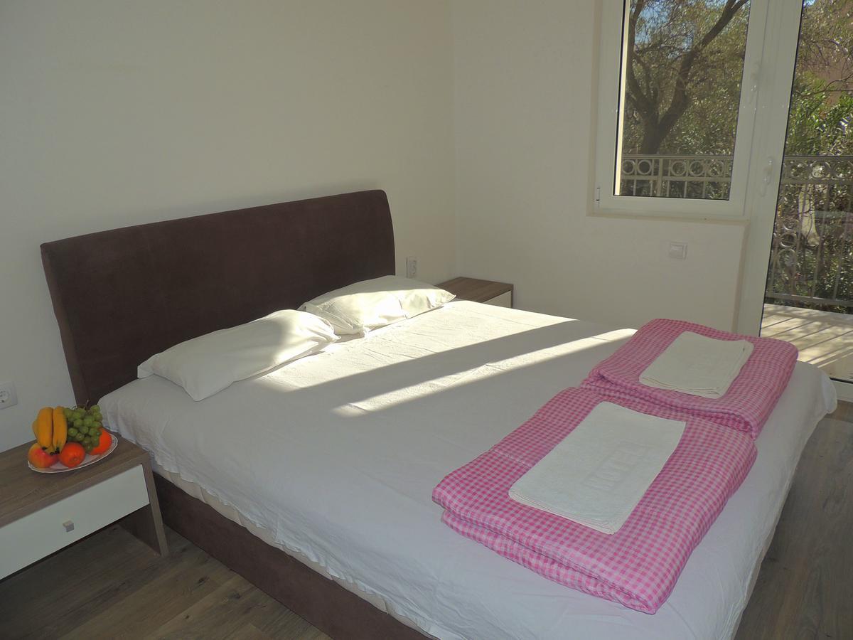 Guest House Jelena บุดวา ภายนอก รูปภาพ
